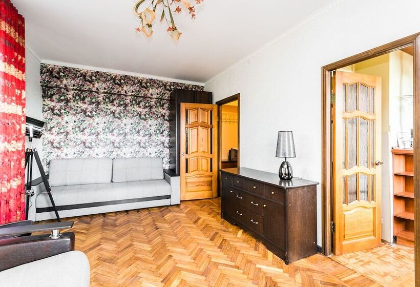 Apartment On Bolshoy Kondratievskiy 4