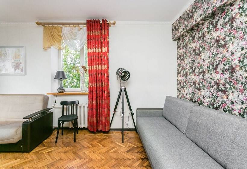 Apartment On Bolshoy Kondratievskiy 4