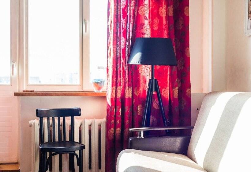 Apartment On Bolshoy Kondratievskiy 4