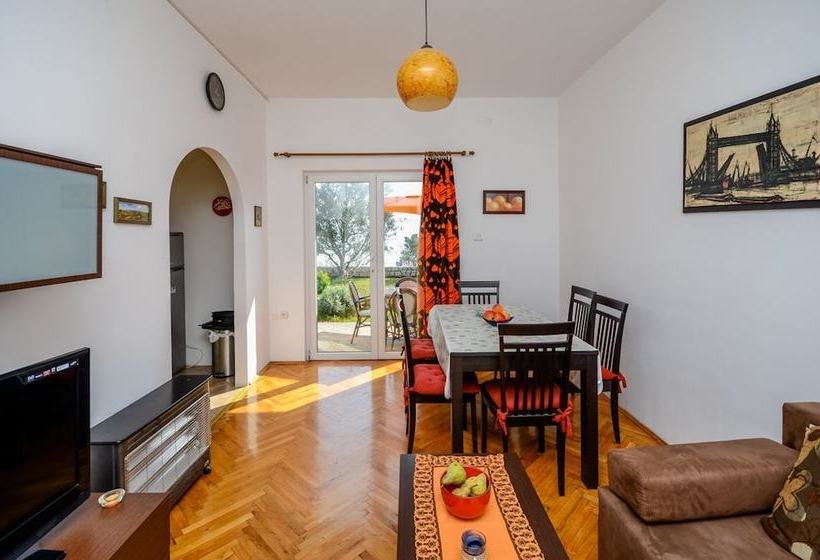 Apartments Anamarija