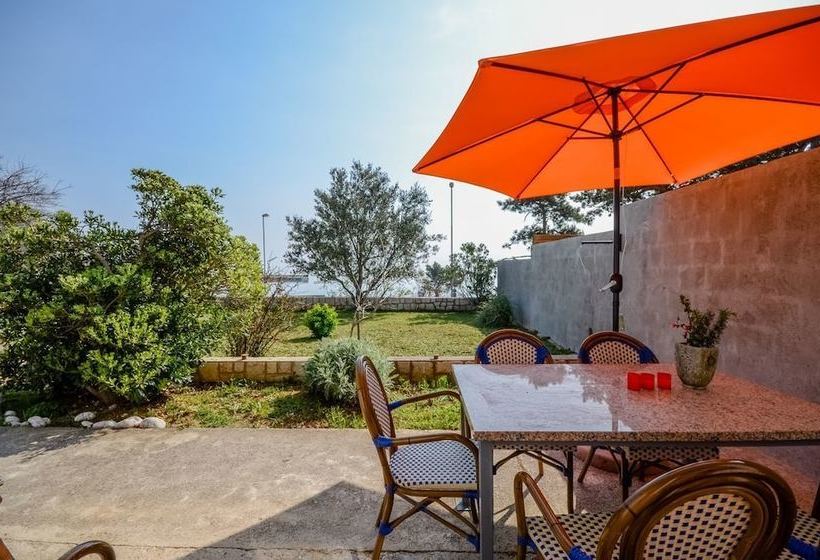 Apartments Anamarija