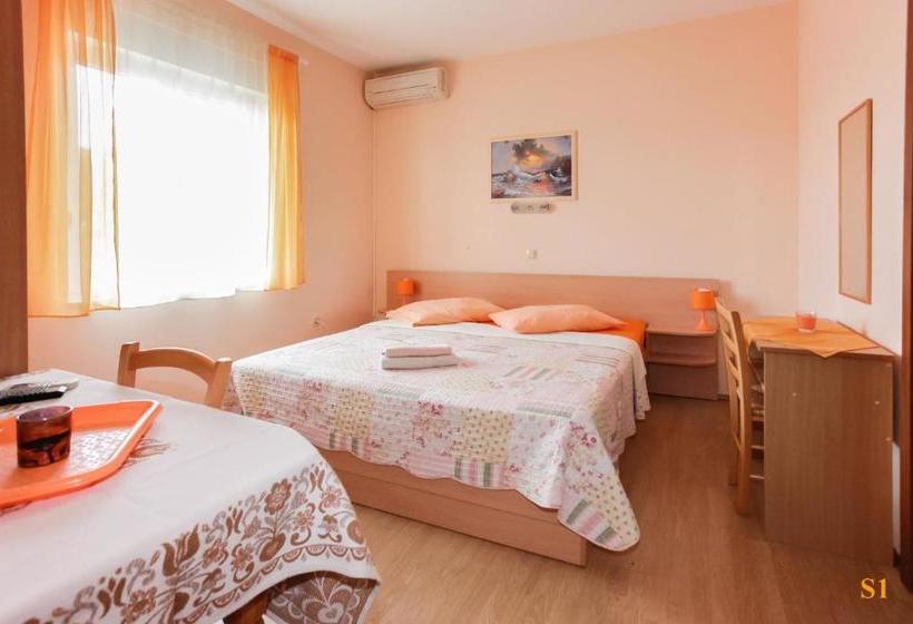 Apartments And Room Drazen