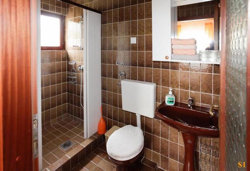 Apartments And Room Drazen