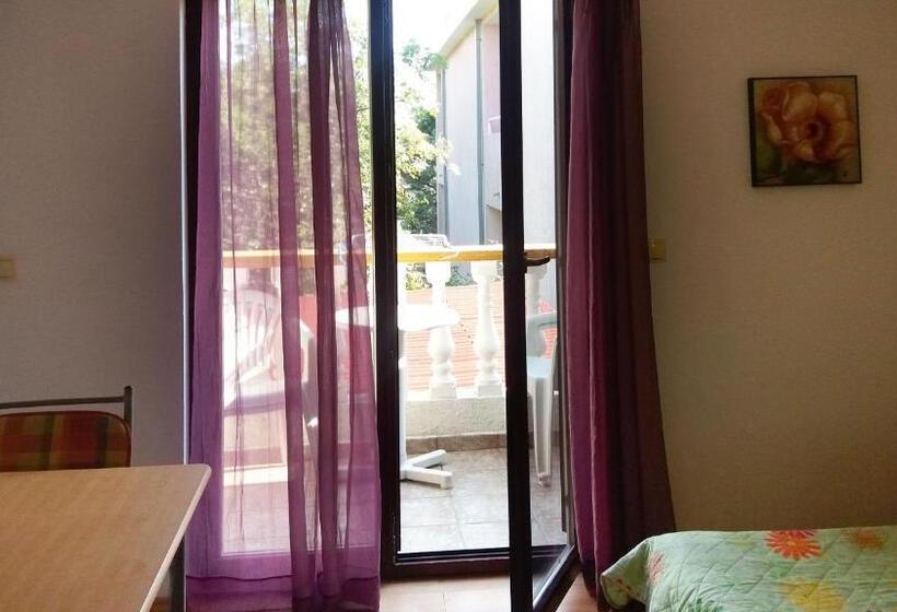 Apartments And Room Mirjana