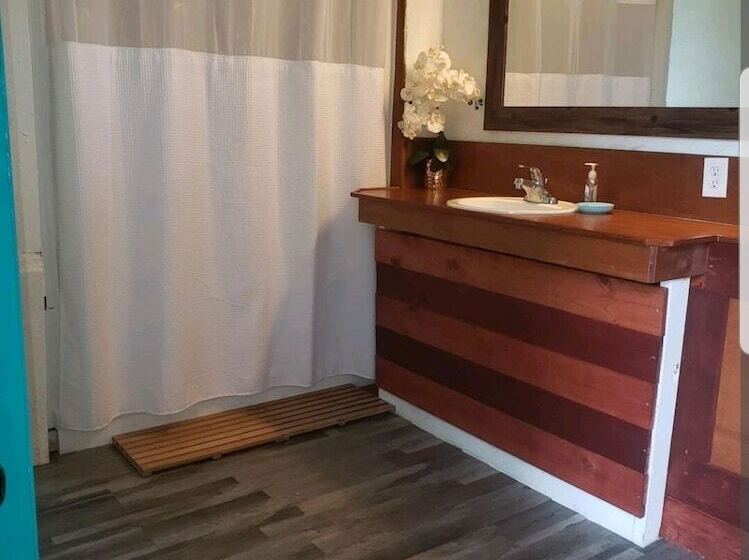 مبيت وإفطار Plumeria Grove Cottage