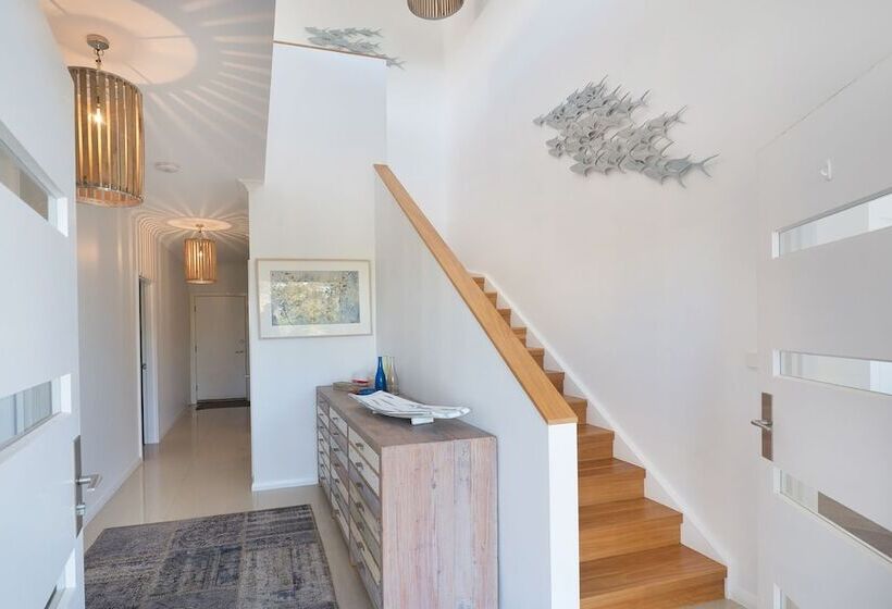 Casa Azzura   Beachside Entertainer