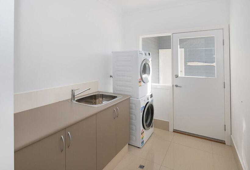 Casa Azzura   Beachside Entertainer