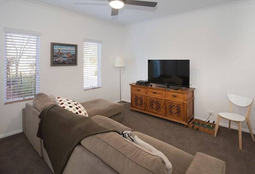 Casa Azzura   Beachside Entertainer