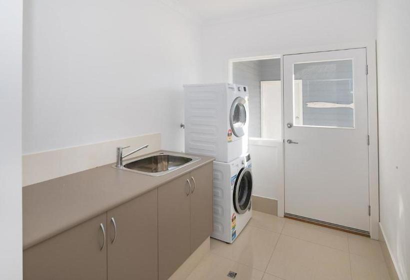 Casa Azzura   Beachside Entertainer