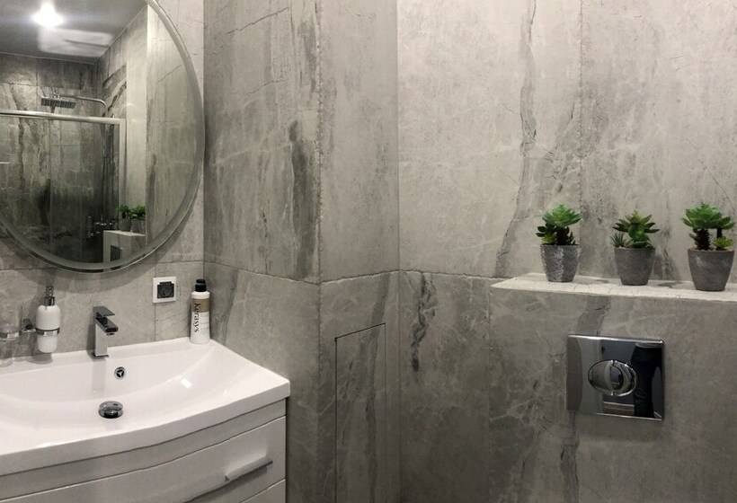 Central Bay Studios. 7min Station, Arbat Street