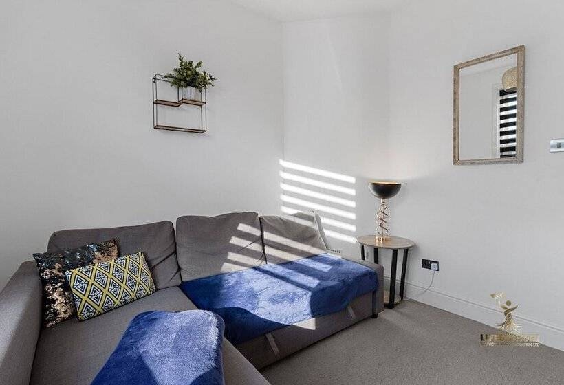 Central Exeter Apartment