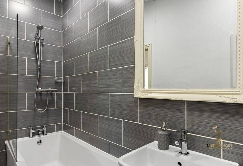 Central Exeter Apartment