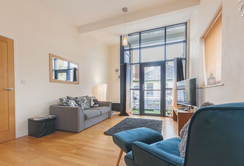 City Centre Spacious Apartment