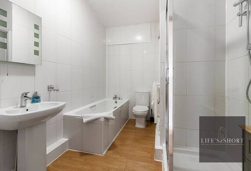 City Centre Spacious Apartment