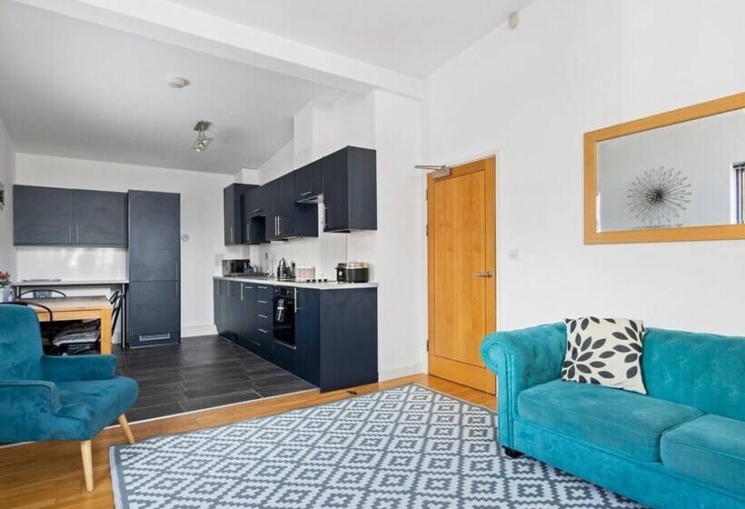 City Centre Spacious Apartment