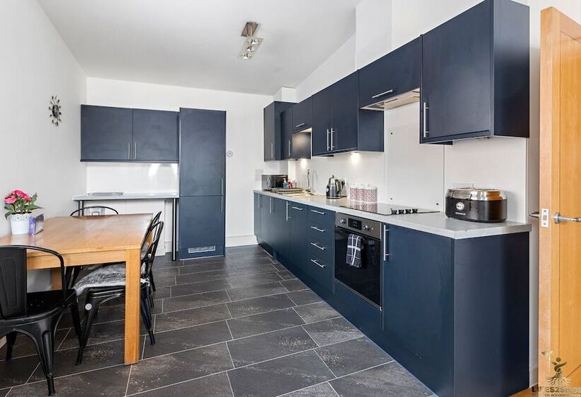 City Centre Spacious Apartment