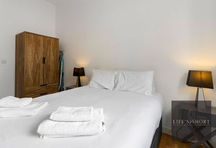 City Centre Spacious Apartment