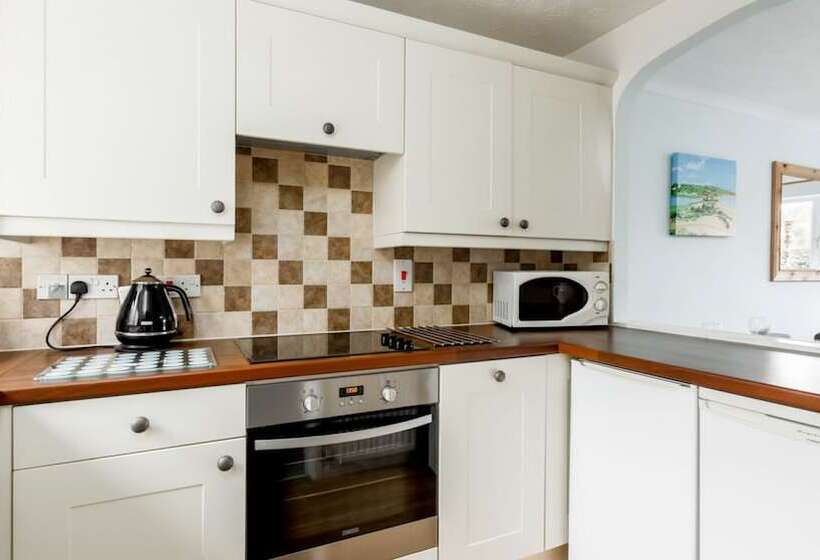 Dolphin Cottage