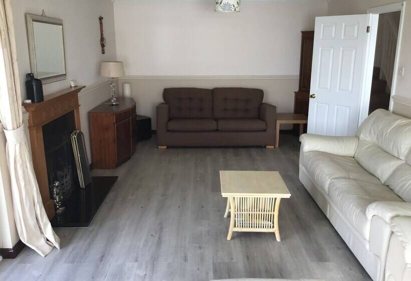 5 Bedroom Detached House With Amazing Sea Views