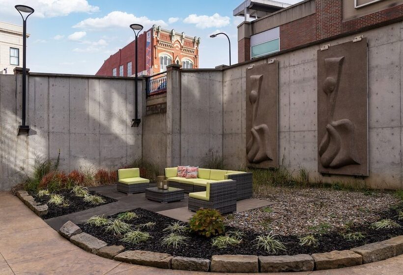 בית מלון כפרי Blutique, Akron, A Tribute Portfolio