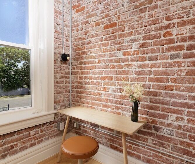 The Jesse Hotel & Bar