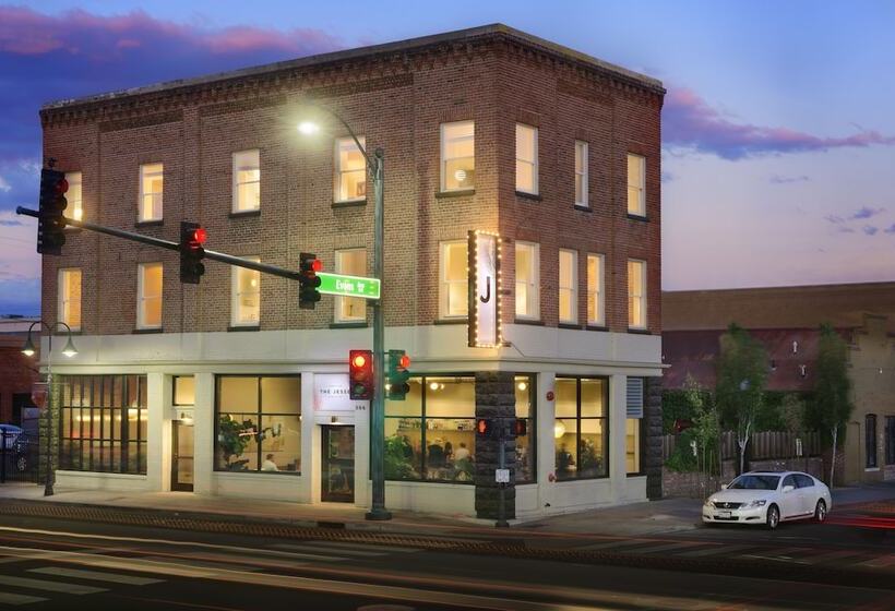 The Jesse Hotel & Bar