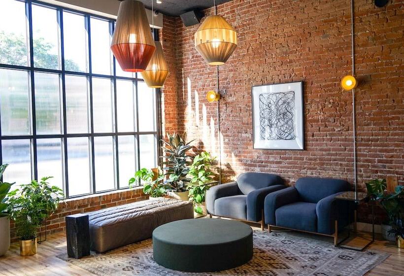 The Jesse Hotel & Bar