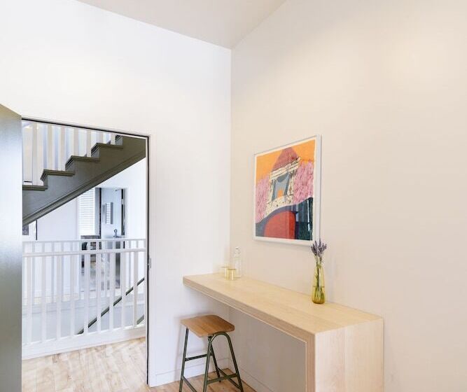 The Jesse Hotel & Bar