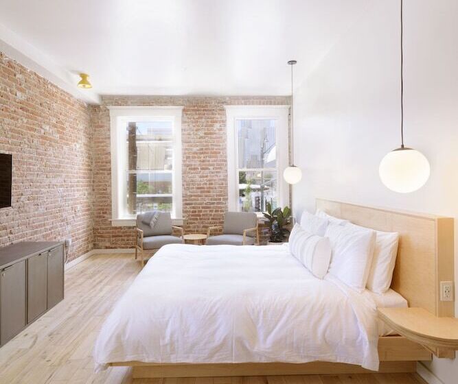 The Jesse Hotel & Bar