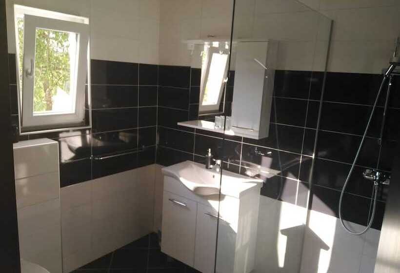 פנסיון Guest House First Stop