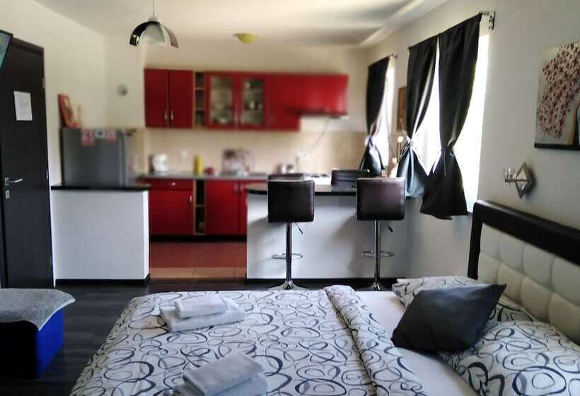 פנסיון Guest House First Stop