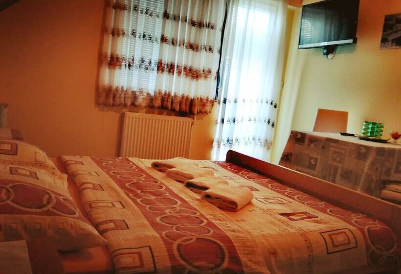 פנסיון Guest House First Stop