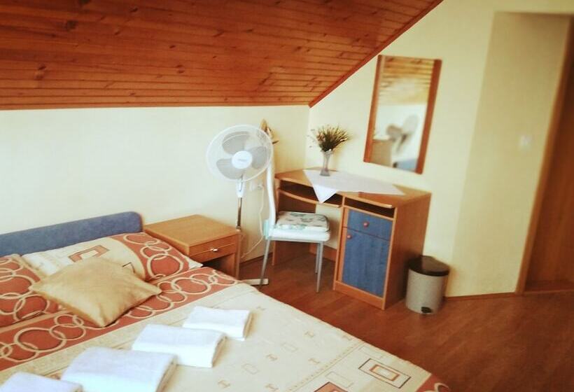 פנסיון Guest House First Stop