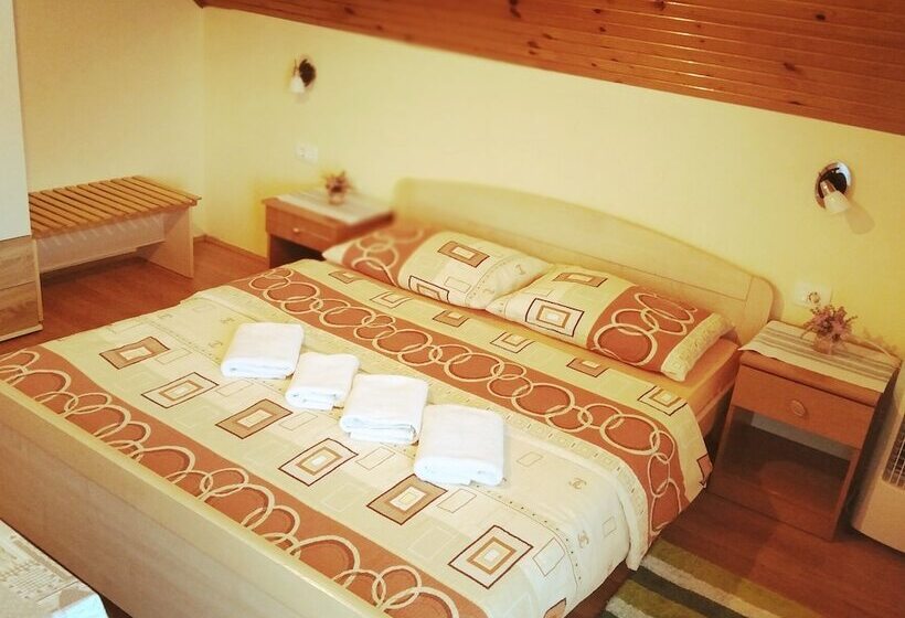 פנסיון Guest House First Stop