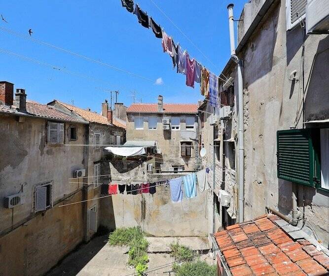 膳宿费 Pyrotima Apartments