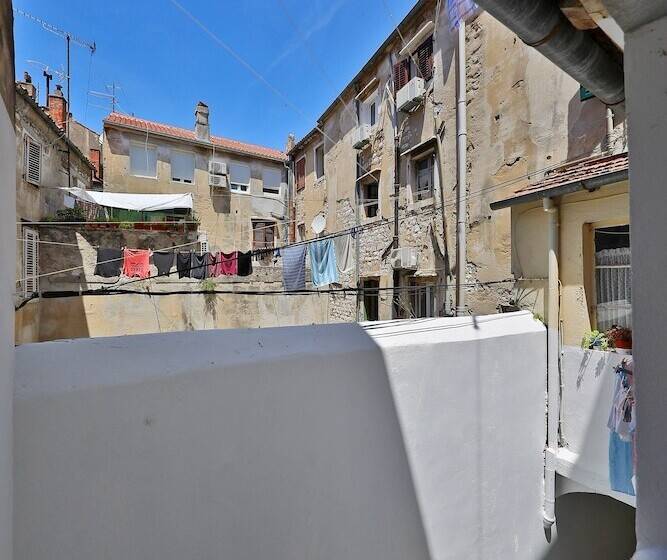 膳宿费 Pyrotima Apartments