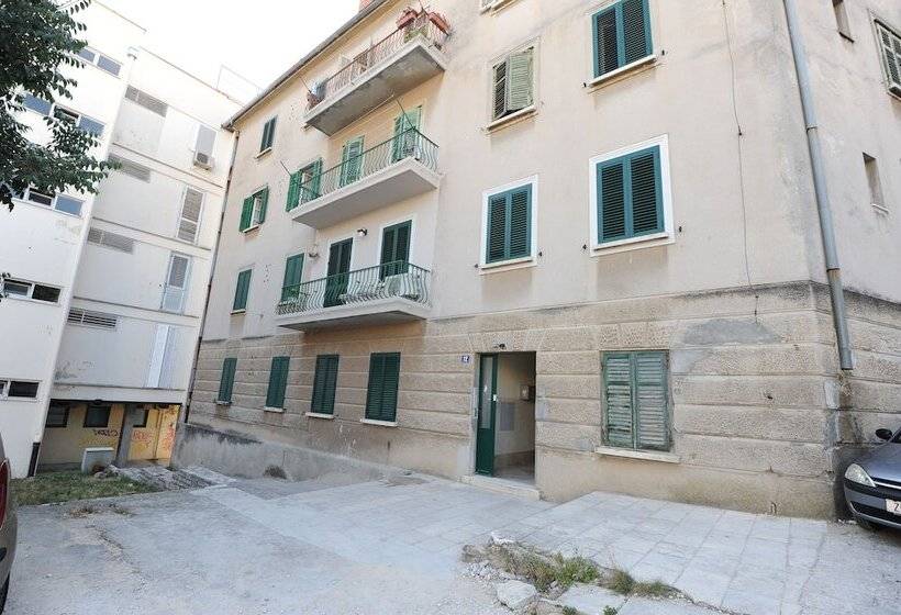 펜션 Silver & Gold Luxury Rooms