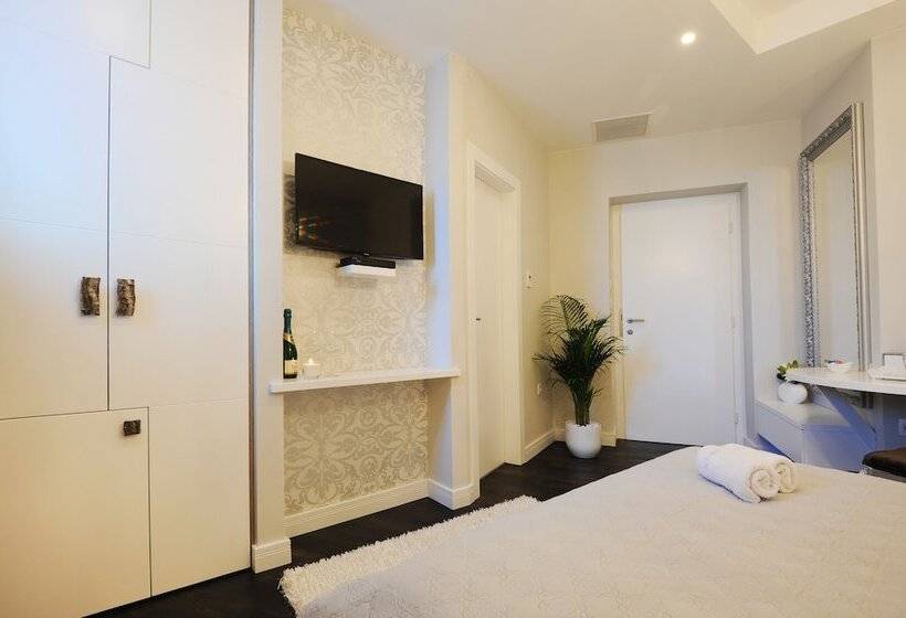 Пансион Silver & Gold Luxury Rooms