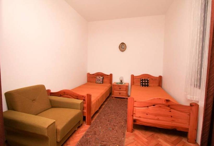 פנסיון Villa Zamak