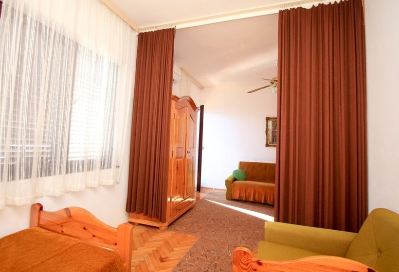 פנסיון Villa Zamak