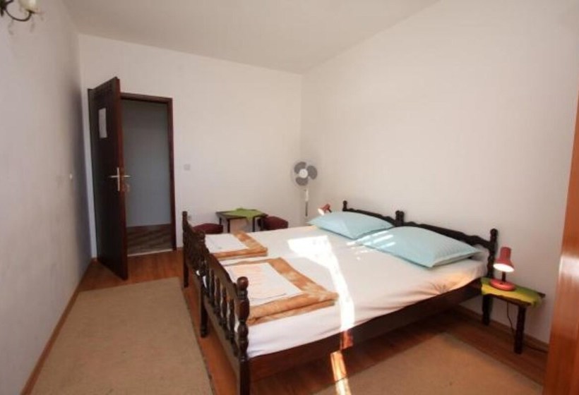 פנסיון Villa Zamak