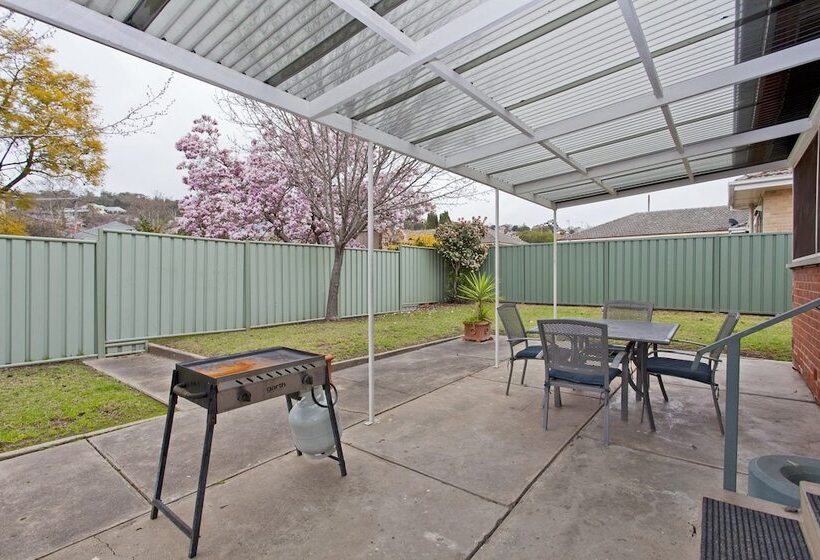 Red Brick Beauty   Central Cottage