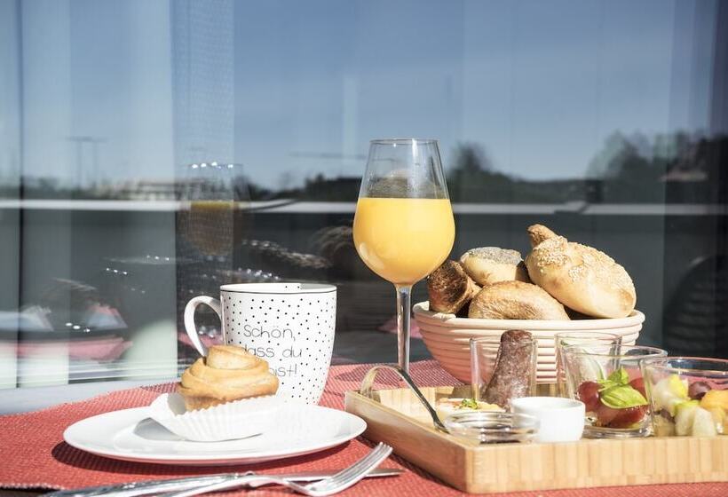 Seven Hotel + Boardinghouse