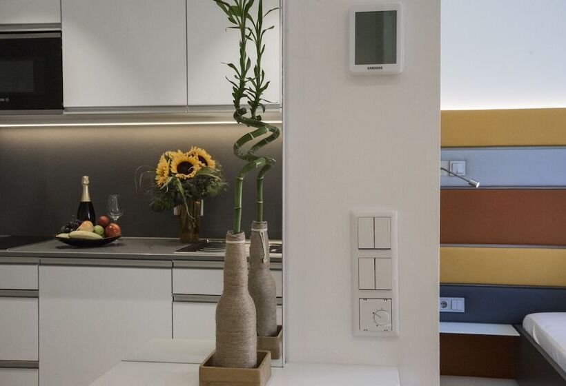 Seven Hotel + Boardinghouse