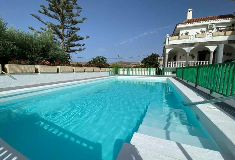 2 Apartments With Private Pool At Villa Diaz Aleman