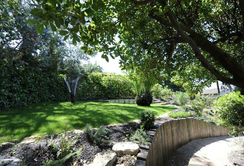 Villa With Magic View Of Bay Of Saint Tropez