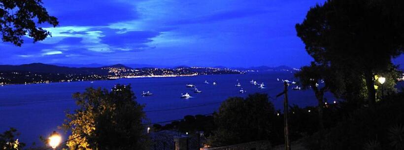 Villa With Magic View Of Bay Of Saint Tropez