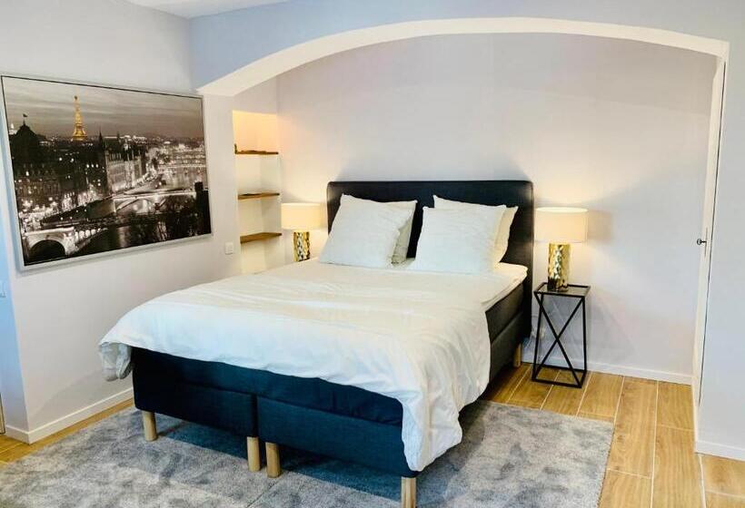 Villa With Magic View Of Bay Of Saint Tropez