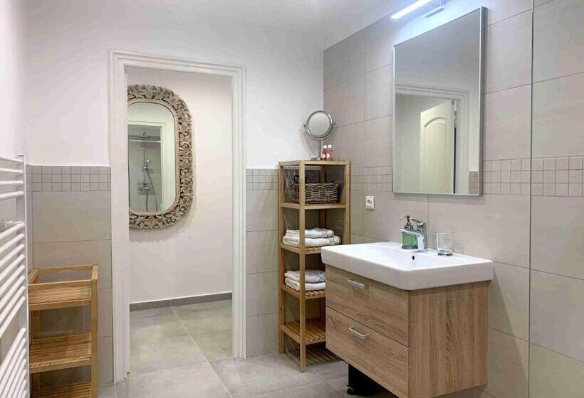 Villa With Magic View Of Bay Of Saint Tropez