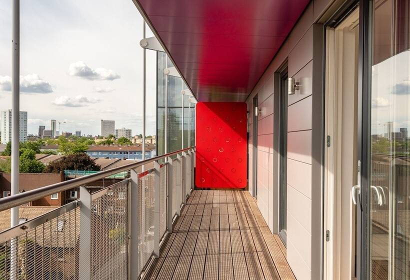 2 Bed 2 Bath Greenwich Apart.   London